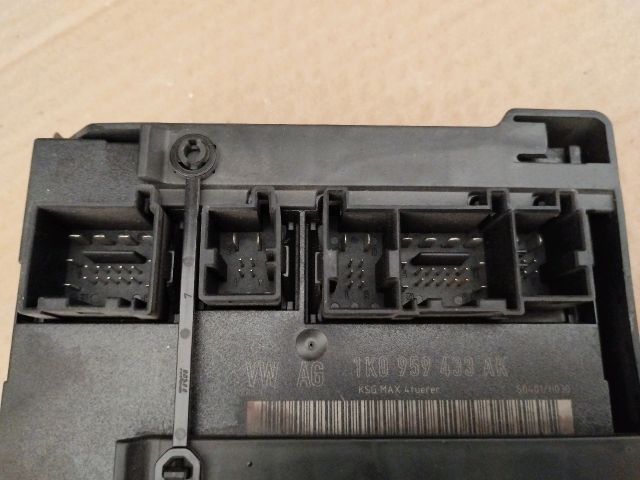 bontott VW GOLF V Elektronika (Magában)