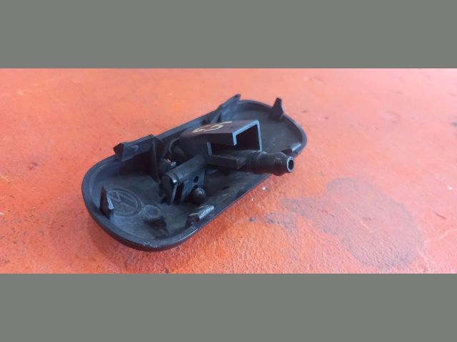 bontott VW GOLF V Első Ablakmosó Fúvóka