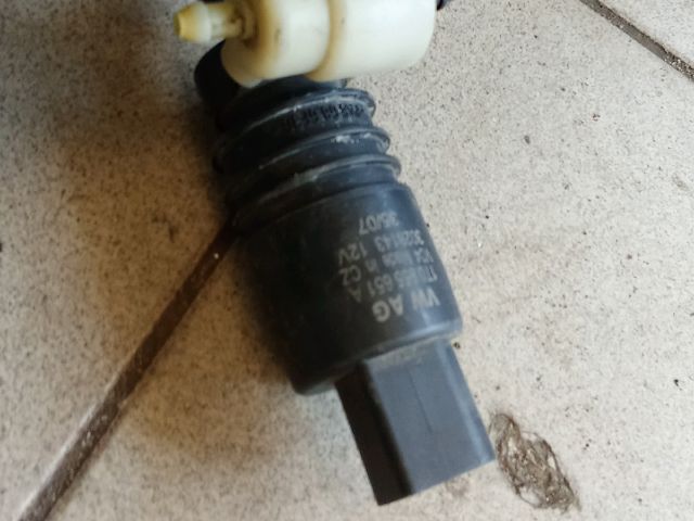 bontott VW GOLF V Első Ablakmosó Szivattyú