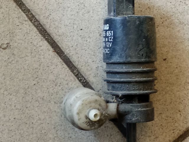 bontott VW GOLF V Első Ablakmosó Szivattyú