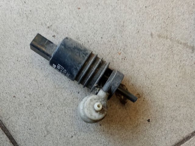 bontott VW GOLF V Első Ablakmosó Szivattyú