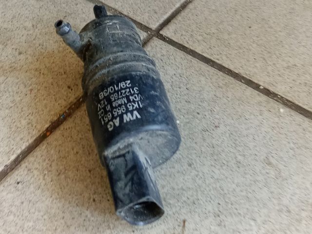 bontott VW GOLF V Első Ablakmosó Szivattyú