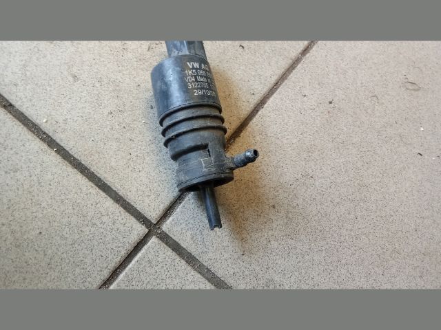 bontott VW GOLF V Első Ablakmosó Szivattyú