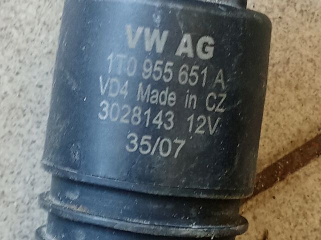 bontott VW GOLF V Első Ablakmosó Szivattyú