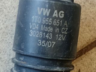 bontott VW GOLF V Első Ablakmosó Szivattyú