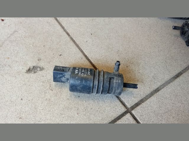 bontott VW GOLF V Első Ablakmosó Szivattyú