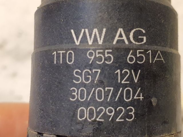 bontott VW GOLF V Első Ablakmosó Szivattyú