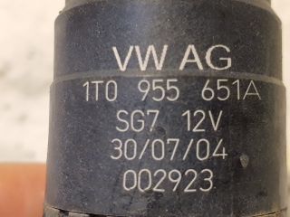 bontott VW GOLF V Első Ablakmosó Szivattyú