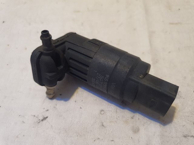 bontott VW GOLF V Első Ablakmosó Szivattyú