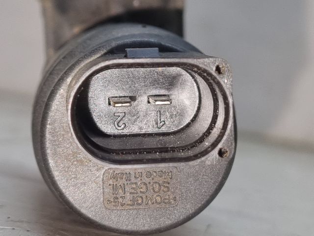 bontott VW GOLF V Első Ablakmosó Szivattyú