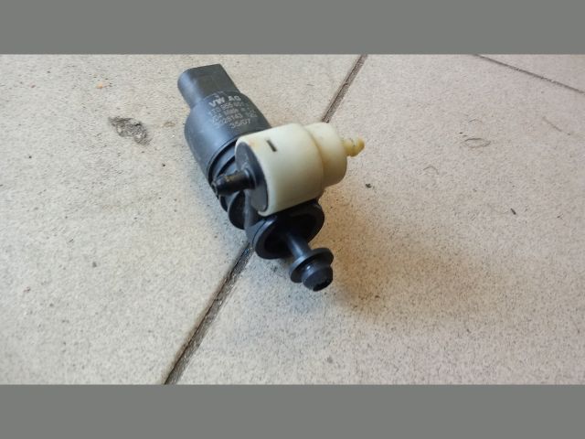 bontott VW GOLF V Első Ablakmosó Szivattyú