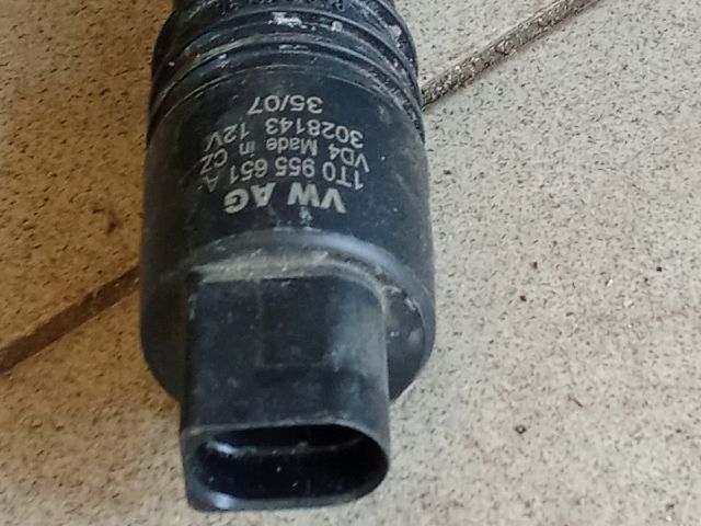 bontott VW GOLF V Első Ablakmosó Szivattyú