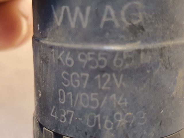 bontott VW GOLF V Első Ablakmosó Szivattyú