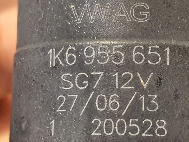 bontott VW GOLF V Első Ablakmosó Szivattyú