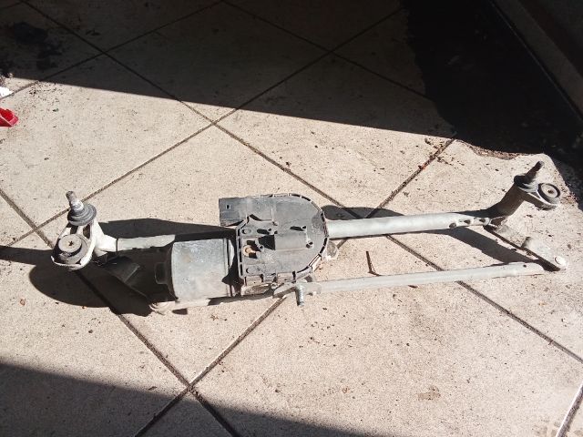 bontott VW GOLF V Első Ablaktörlő Szerkezet Motorral