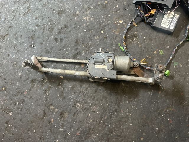 bontott VW GOLF V Első Ablaktörlő Szerkezet Motorral