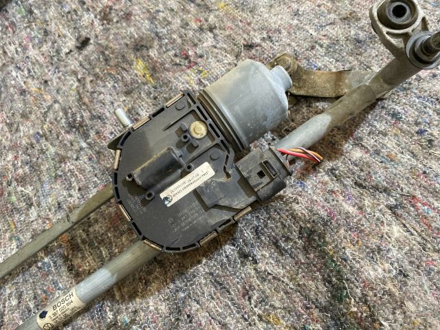 bontott VW GOLF V Első Ablaktörlő Szerkezet Motorral