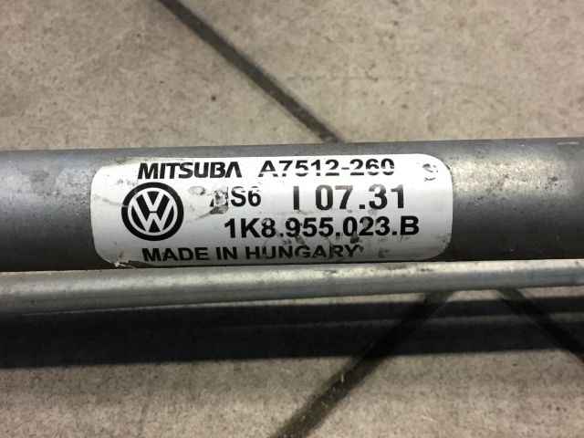 bontott VW GOLF V Első Ablaktörlő Szerkezet Motorral