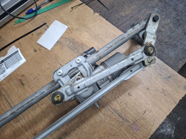 bontott VW GOLF V Első Ablaktörlő Szerkezet Motorral