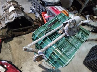 bontott VW GOLF V Első Ablaktörlő Szerkezet Motorral