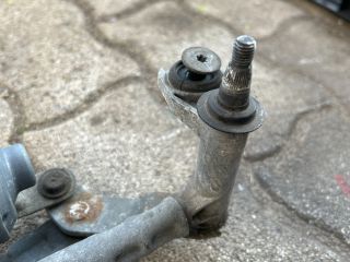 bontott VW GOLF V Első Ablaktörlő Szerkezet Motorral