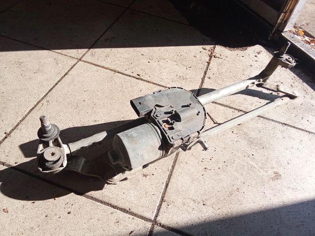 bontott VW GOLF V Első Ablaktörlő Szerkezet Motorral