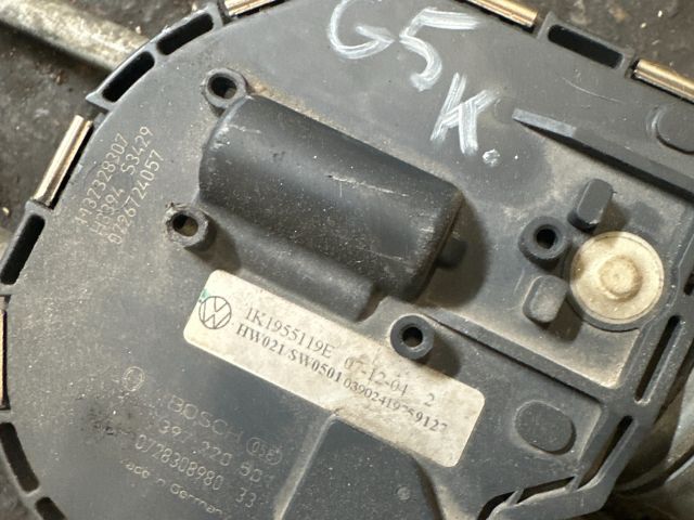 bontott VW GOLF V Első Ablaktörlő Szerkezet Motorral