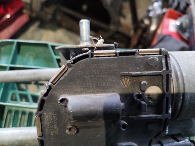 bontott VW GOLF V Első Ablaktörlő Szerkezet Motorral