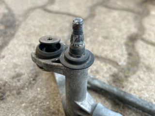 bontott VW GOLF V Első Ablaktörlő Szerkezet Motorral