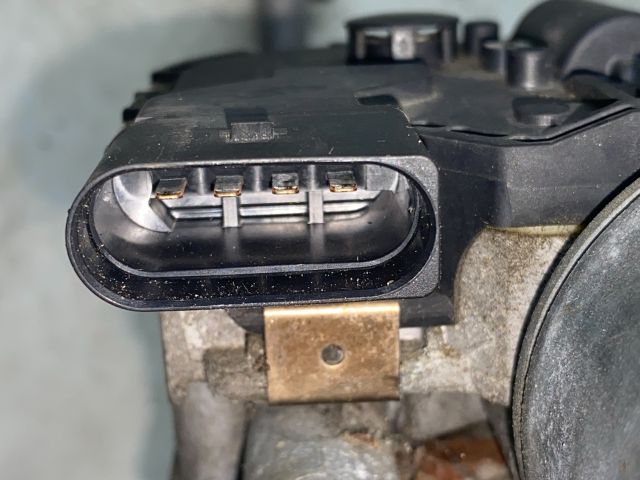 bontott VW GOLF V Első Ablaktörlő Szerkezet Motorral