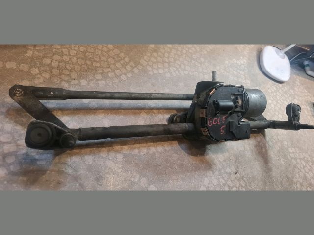 bontott VW GOLF V Első Ablaktörlő Szerkezet Motorral