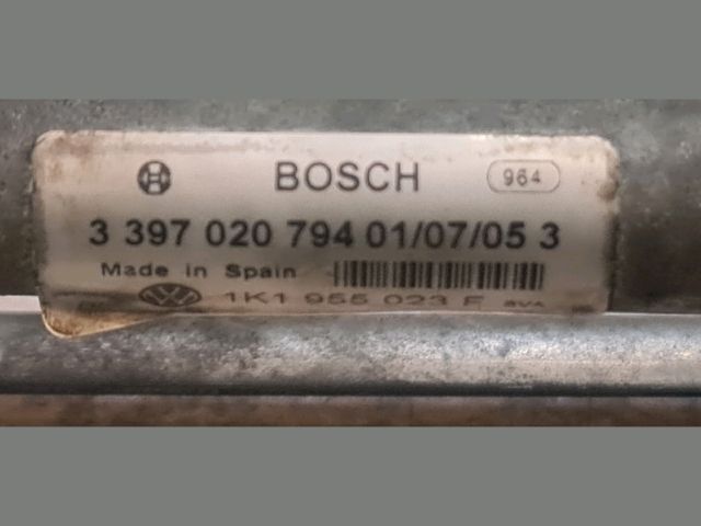 bontott VW GOLF V Első Ablaktörlő Szerkezet Motorral