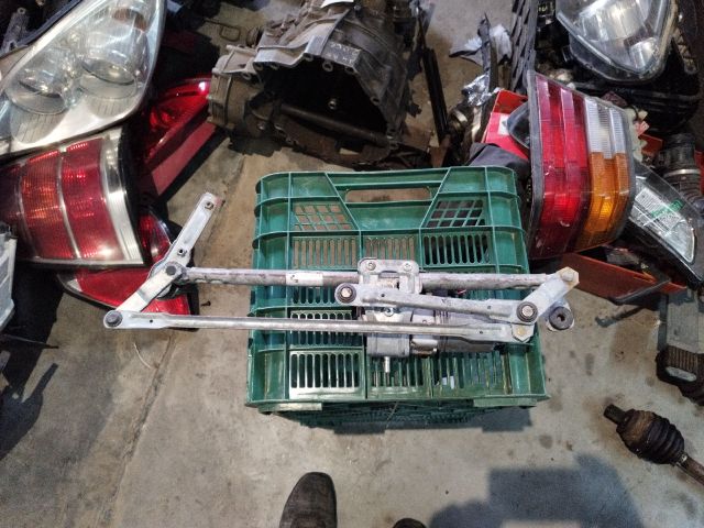 bontott VW GOLF V Első Ablaktörlő Szerkezet Motorral