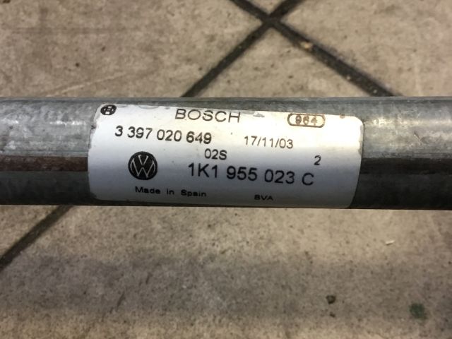 bontott VW GOLF V Első Ablaktörlő Szerkezet Motorral