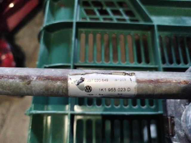 bontott VW GOLF V Első Ablaktörlő Szerkezet Motorral