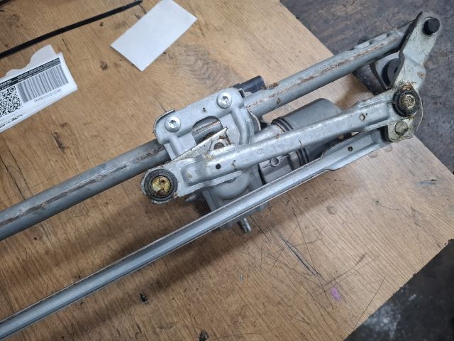 bontott VW GOLF V Első Ablaktörlő Szerkezet Motorral