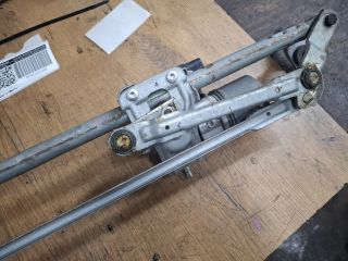 bontott VW GOLF V Első Ablaktörlő Szerkezet Motorral