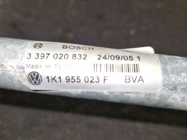 bontott VW GOLF V Első Ablaktörlő Szerkezet Motorral