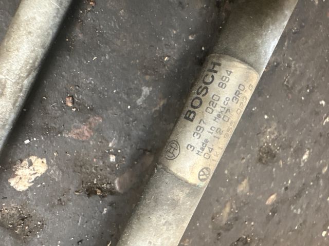 bontott VW GOLF V Első Ablaktörlő Szerkezet Motorral