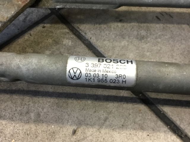 bontott VW GOLF V Első Ablaktörlő Szerkezet