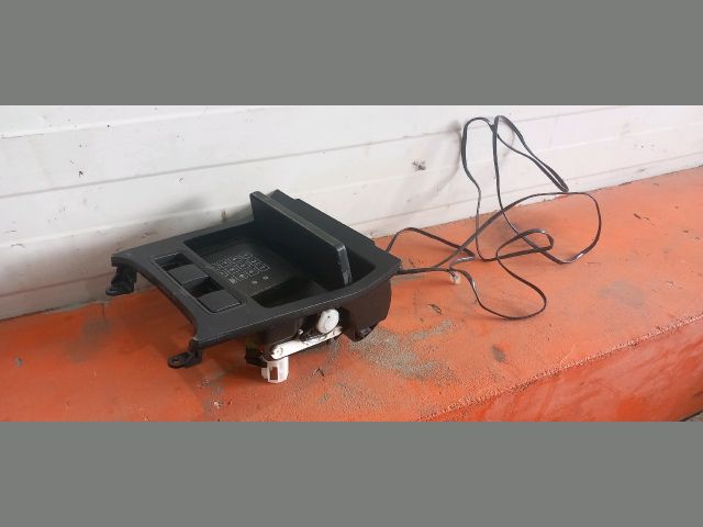 bontott VW GOLF V Első Hamutartó