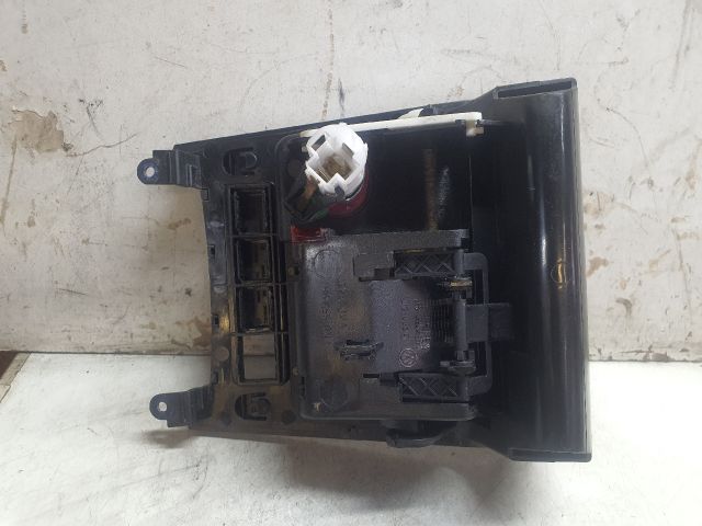 bontott VW GOLF V Első Hamutartó