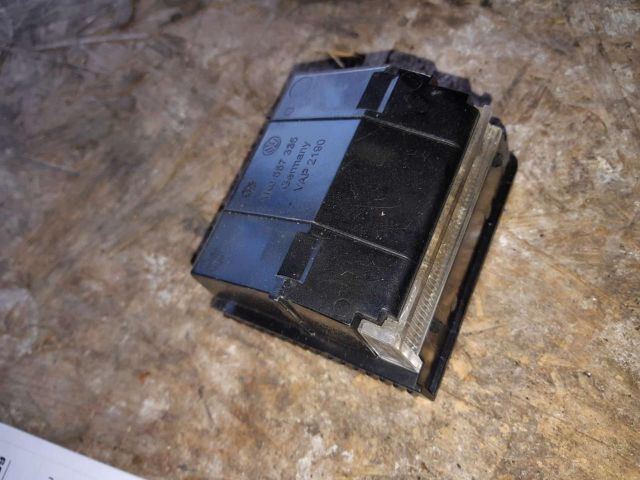 bontott VW GOLF V Első Hamutartó