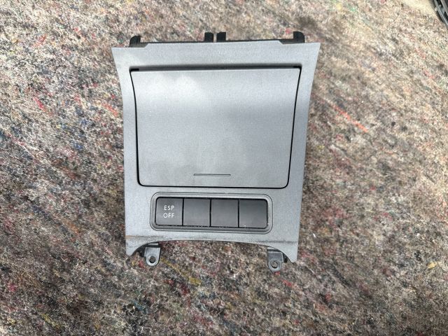 bontott VW GOLF V Első Hamutartó