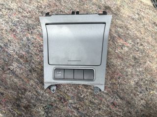 bontott VW GOLF V Első Hamutartó