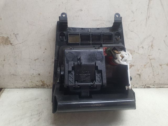 bontott VW GOLF V Első Hamutartó