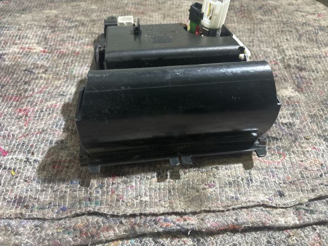 bontott VW GOLF V Első Hamutartó