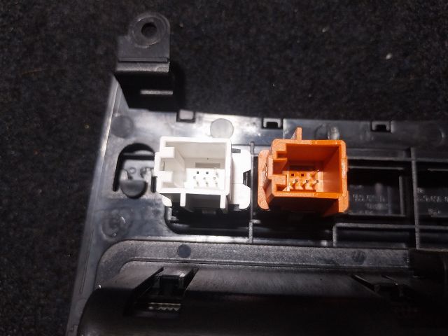 bontott VW GOLF V Első Hamutartó