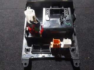 bontott VW GOLF V Első Hamutartó