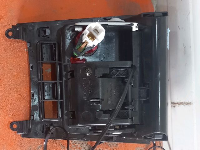 bontott VW GOLF V Első Hamutartó